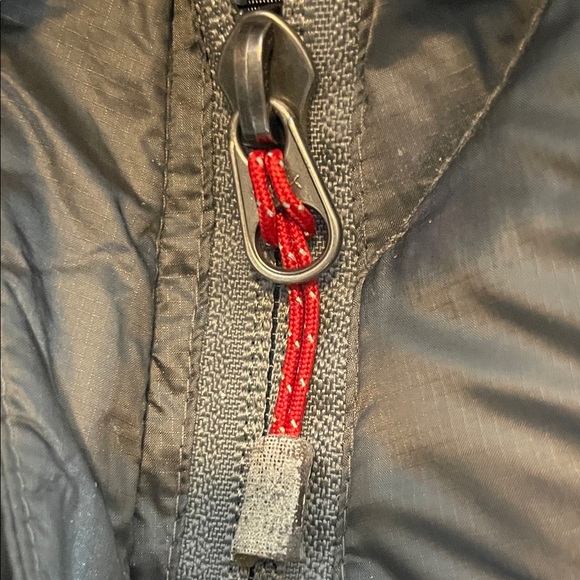 The North Face Women's Gray Quilted Down Puffer Jacket. Outdoor adventure size M - Picture 6 of 16